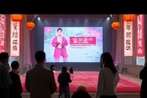 《雾港夜话》路透速览封面，浓雾笼罩的港口栈桥